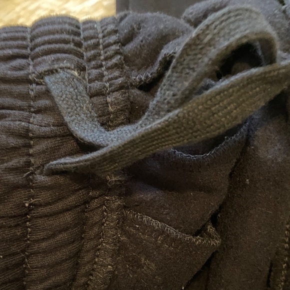 Chinatown Market size medium black basketball joggers Cherry 🍒 🏀 - Picture 6 of 6